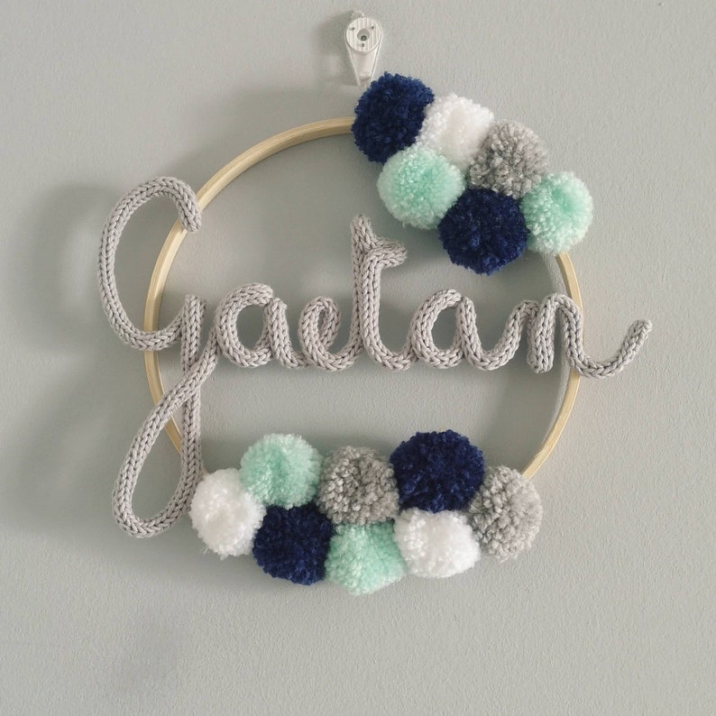 Personalized pompom crowns Gaetan