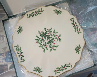 Flat Scalloped Cake Plate Holiday (Dimension) by LENOX