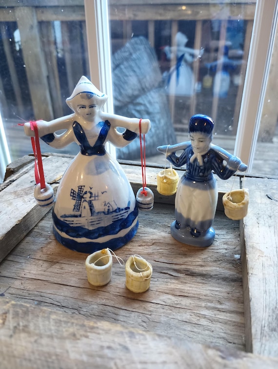 水汲み少女人形　置物　ベル　昭和レトロ　水色 Delft Blue Style Dutch Figurines: Vintage Water Girl and Boy