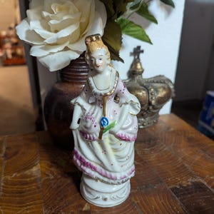 Vintage 1940s Occupied Japan Porcelain Victorian Lady Figurine