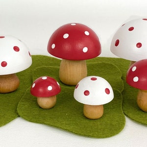 wooden mushroom set/woodland forest small world play accessory/open ended play/playscape/felt play mat