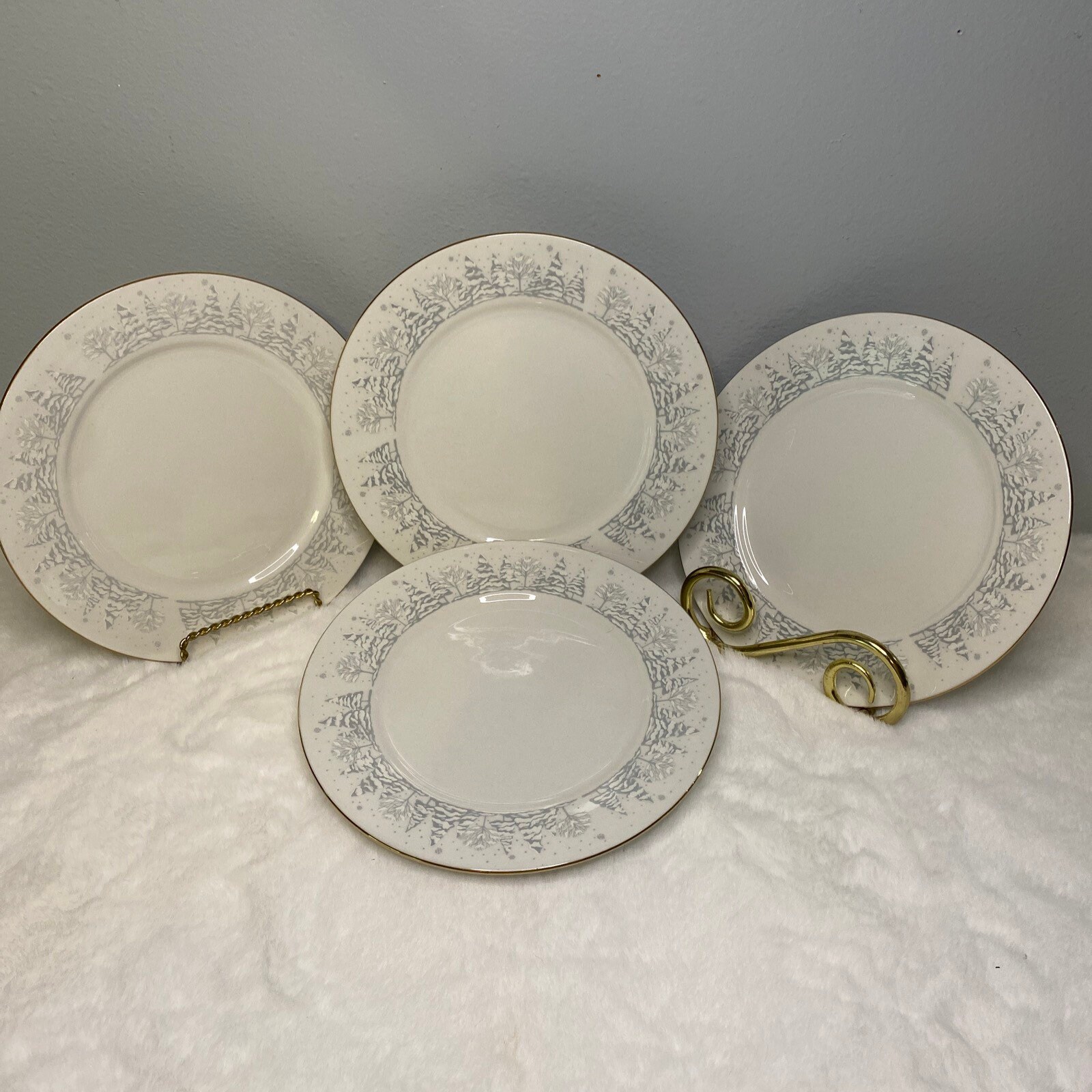 4lynns Fine China Christmas Pines Pattern 75/8 Salad Plate White and