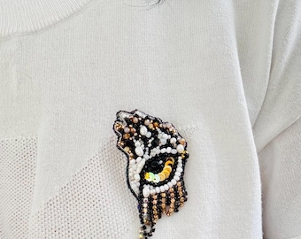 Handmade Beaded Brooch: Tiger Eye-Inspired Elegant Pin