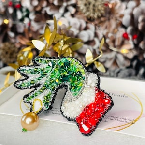 Handmade Grinch brooch pin / Grinch jewelry - perfect for a Christmas gift for women