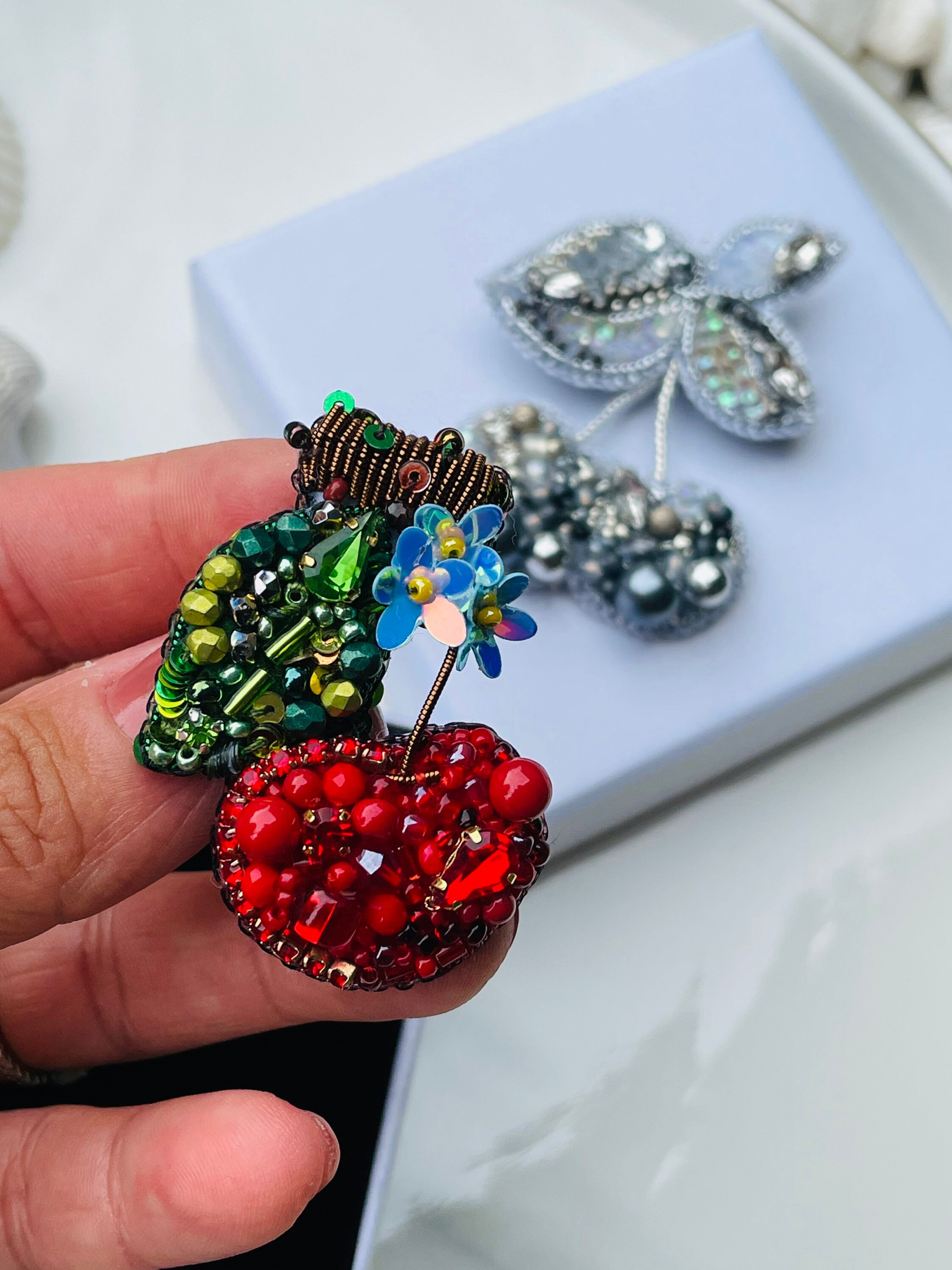 アクセサリー tanakadaisuke Red cherry brooch tanakadaisuke Red cherry brooch