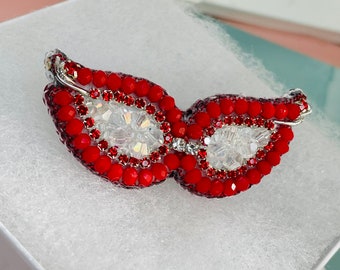 Beaded red glasses brooch