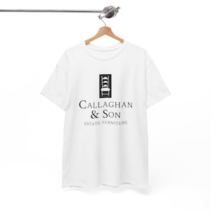 Camiseta de Callaghan & Son Estate Furniture, Mientras Dormías, Camiseta unisex de algodón grueso