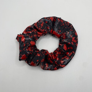 Scrunchie met bloedspatten | Horrorscrunchie | Halloween-scrunchie | Griezelige scrunchie | Gotische scrunchie