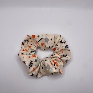 Halloween Candy Scrunchie / Halloween Scrunchie / Spooky Scrunchie / Horror Scrunchie / Fall Scrunchie / Halloween Bat Scrunchie