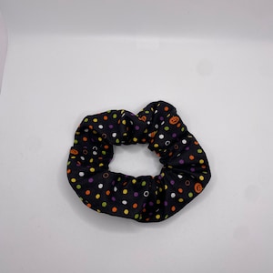 Halloween pompoen stippen scrunchie | Halloween-scrunchies | Spookachtige scrunchie | Horror-scrunchie | Herfst scrunchie | Pompoenscrunchie