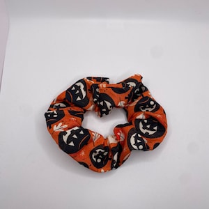 Halloween oranje pompoenen scrunchie | Halloween-scrunchies | Spookachtige scrunchie | Horror-scrunchie | Herfst scrunchie | Pompoenscrunchie