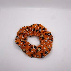 Caramelo de Halloween en Scrunchie naranja / Scrunchie de Halloween / Scrunchie espeluznante / Scrunchie de terror / Scrunchie de otoño / Scrunchie de murciélago