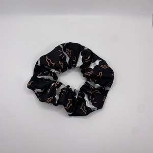 Scrunchie de murciélagos de Halloween / Scrunchie de Halloween / Scrunchie espeluznante / Scrunchie de terror / Scrunchie de otoño / Scrunchie de murciélagos