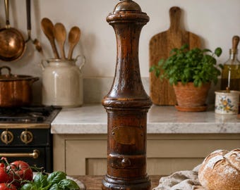 Macinapepe vintage italiano in legno – Macinapepe rustico intagliato a mano – Patina in legno di assenzio – Prodotto in Italia
