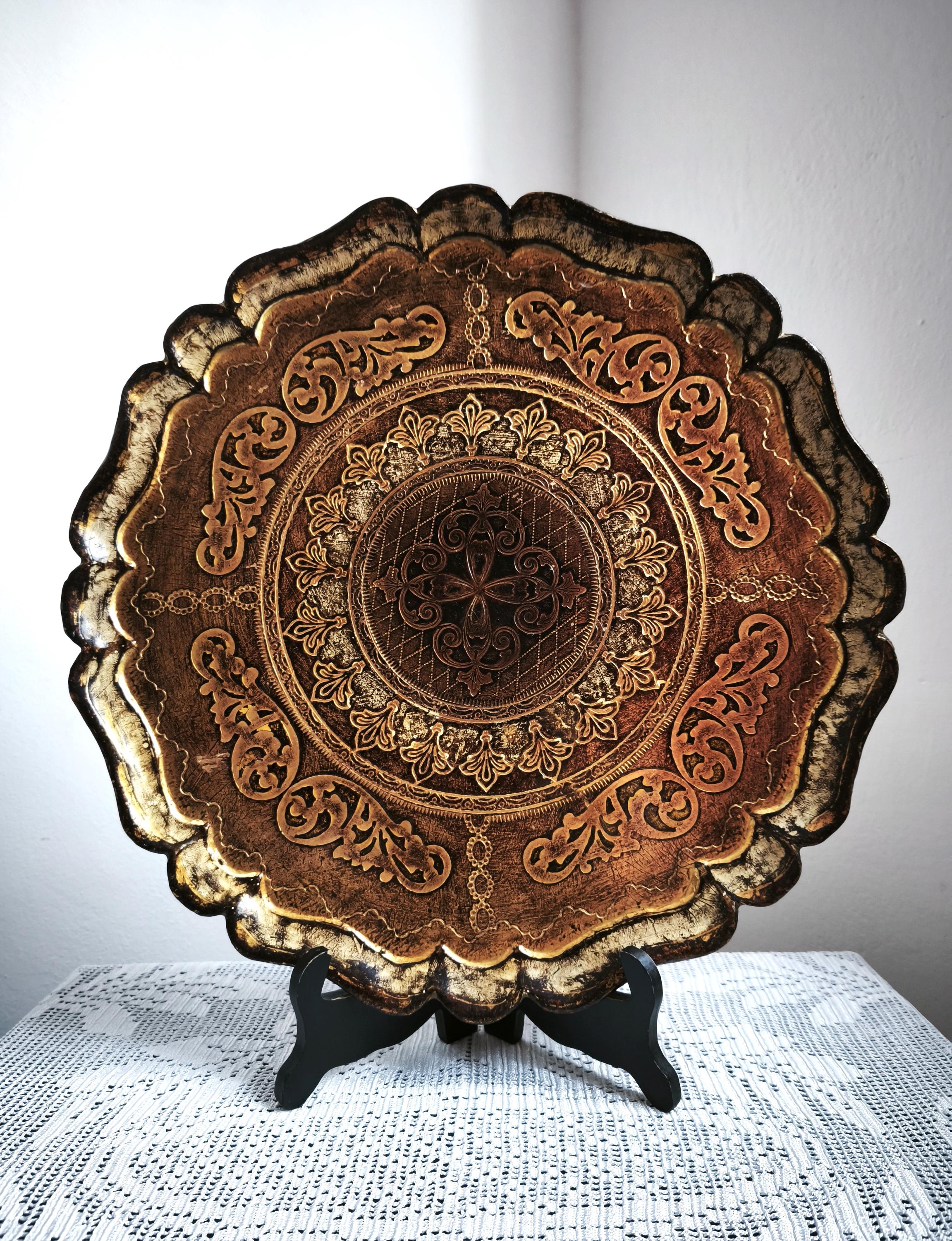 Vintage 80s tray. Large Florentine Decorative Round Serving Platter. Beautiful Floral Pattern Decor. Hand-made