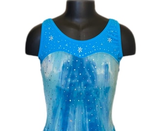 Robe de patinage artistique scintillante turquoise/bleu en lycra à sequins avec décoration en strass. Enfant de 8 à 10 ans