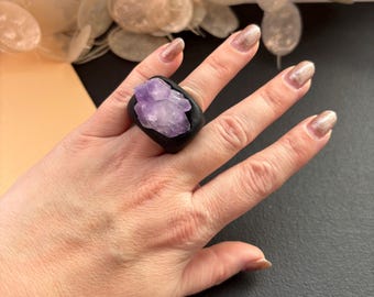 Anillo de cóctel de amatista cruda: Anillo llamativo de arcilla polimérica negra