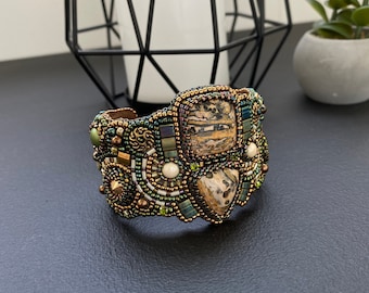 Cuff bracelet embroidered with beads, jasper and serpentine