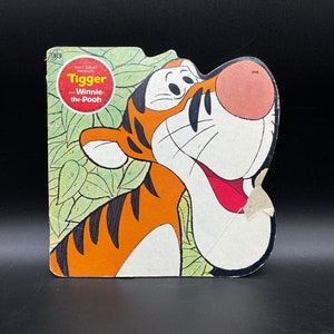Walt Disney presenta il libro a forma di Tigro e Winnie the Pooh, 1974. Il libro a forma di Tigro e Winnie the Pooh, libro d&#39;epoca di Tigro.