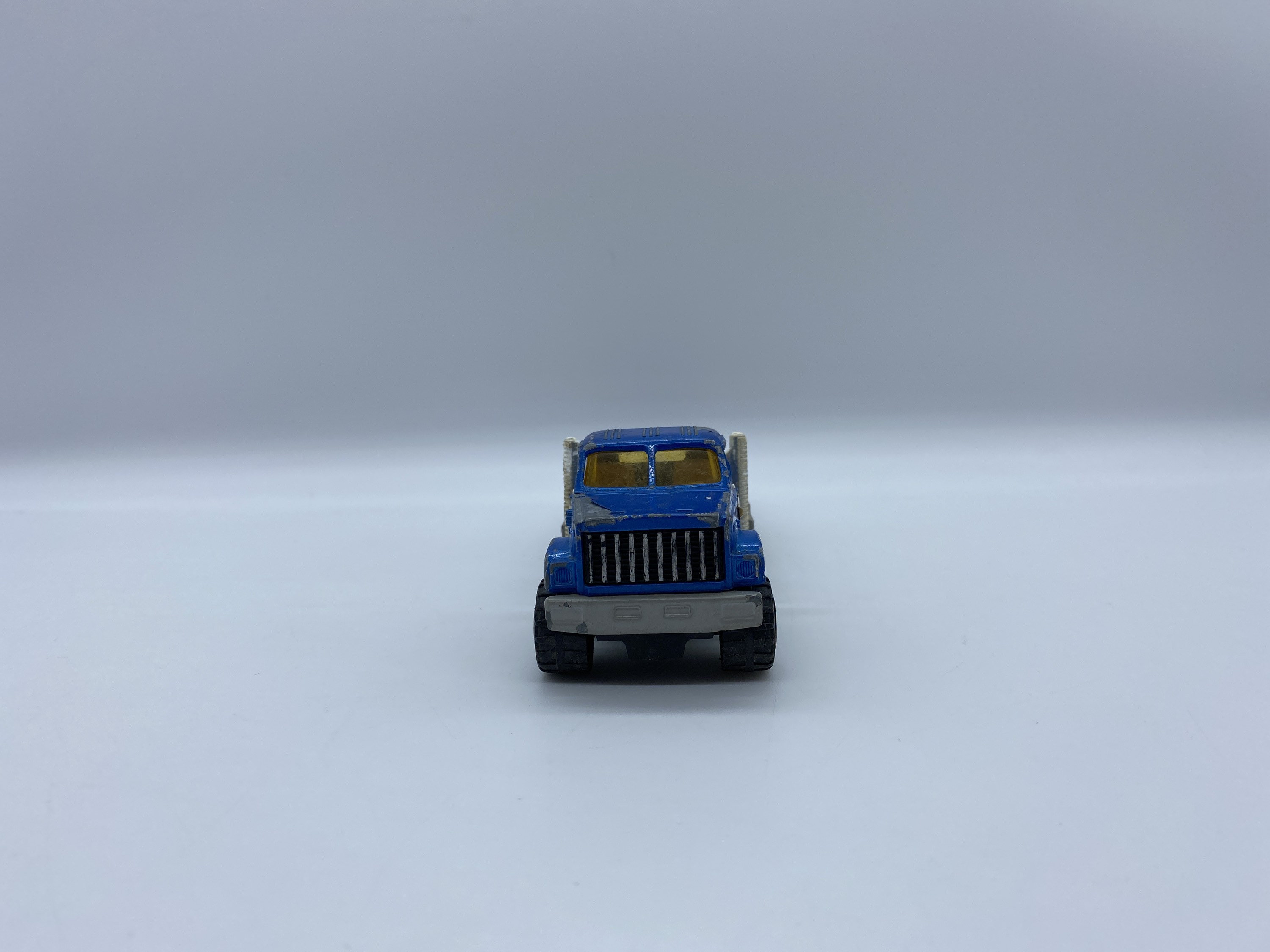 MAJORETTE SÉRIE 3000 - Renault Saviem transport autos + 3 voitures
