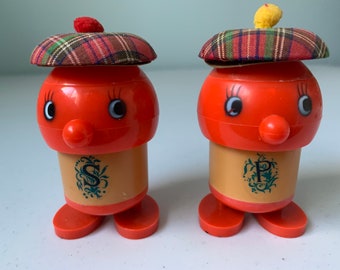 Vintage Scottish Salt and Pepper Shakers, Plastic Red Men Wearing Plaid Tam, Kitschy Anthropomorphic Scottish Men Salt and Pepper Shakers