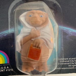 Vtg 1982 E.T. With Blanket Holding Speak & Spell! PVC Figure Universal Alien