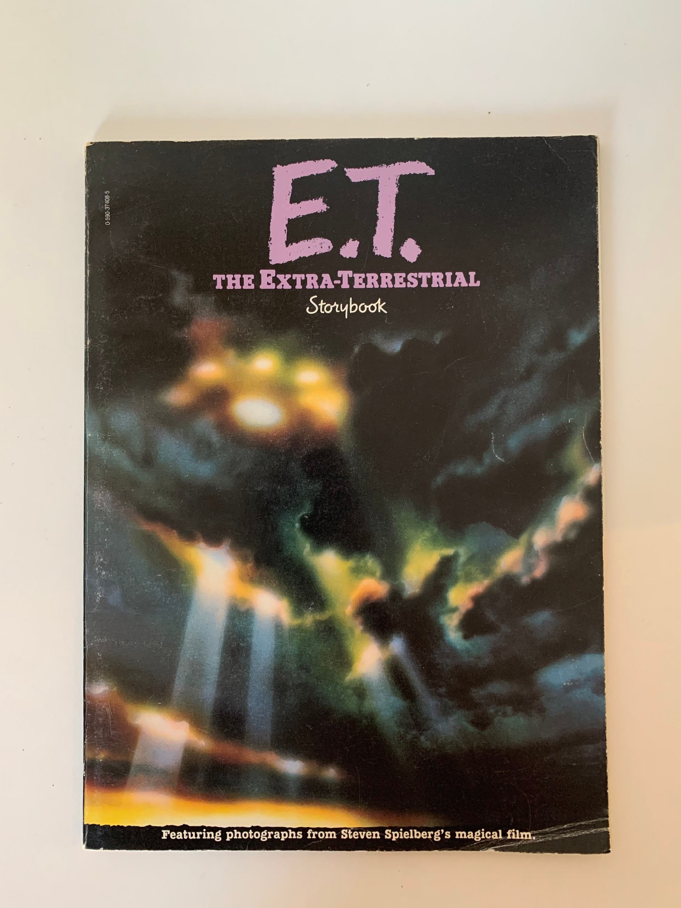 E.T. the Extra-terrestrial Storybook, 1982 Based on the E.T. Movie 