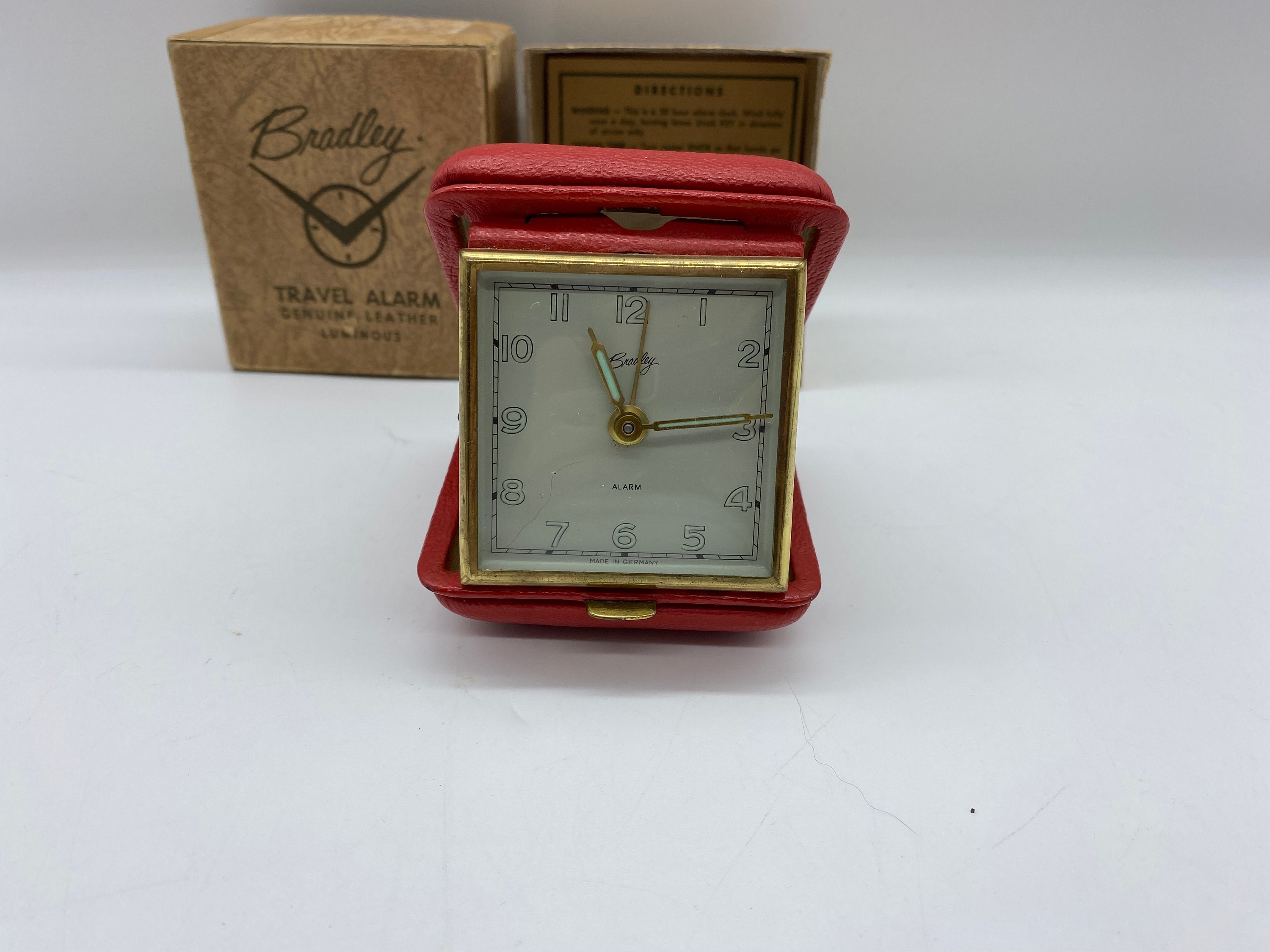 Réveil De Voyage Vintage Equity - Rouge, Analogique, Avec étui à Palourdes, état D'usage