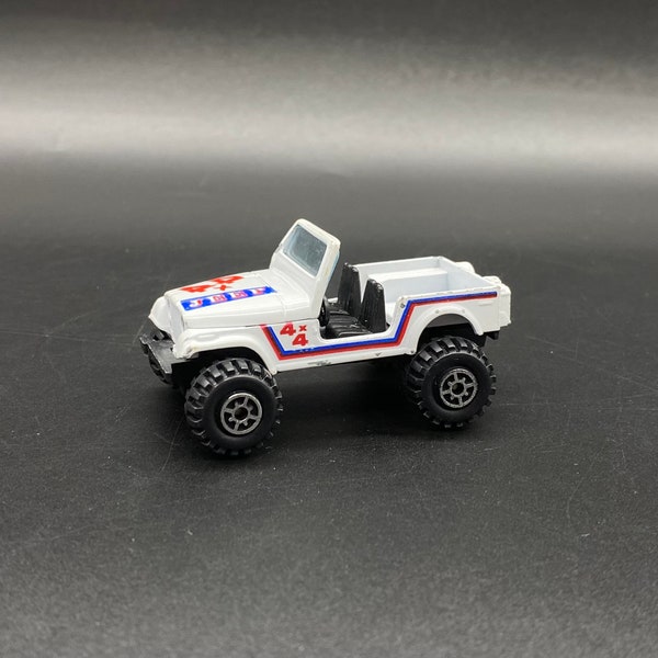 Vintage Yatming Road Tough Jeep 4x4 Free Wheeling Off Road, Yatming Jeep 4x4  No 1092, White Yatming Die Cast Metal Jeep 4x4, Yatming Jeep