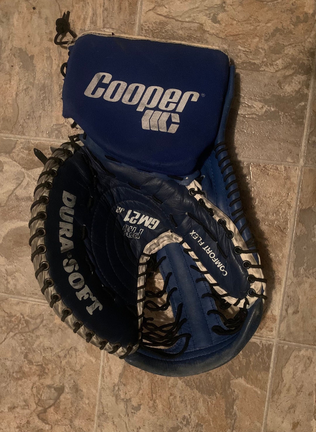Vintage Cooper GM21 JR Tuffstuff Goalie Glove, Blue Cooper GM21 Goalie ...