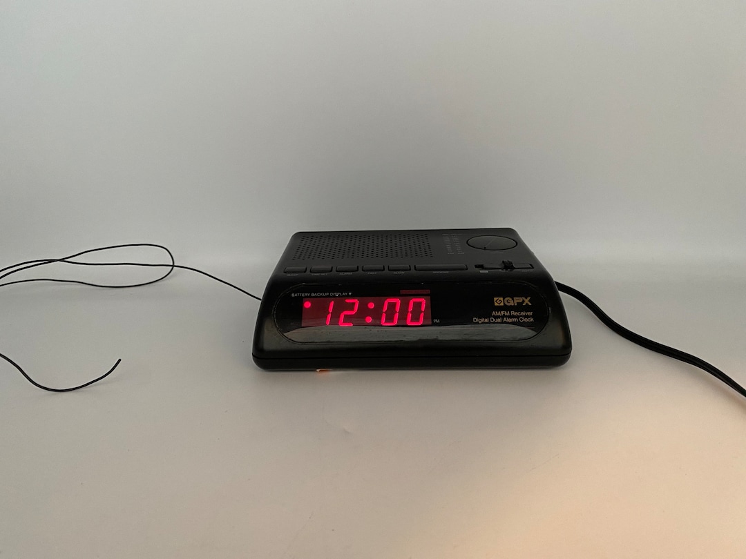 Vintage GPX AM/FM Digital Dual Alarm Clock Radio, Gran Prix Alarm Clock