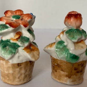 Vintage Flower Pot Salt & Pepper Shaker, Japan Red and Blue Flower Basket, Mini Flower Pots Salt n Pepper Shakers Made in Japan, Rare Flower