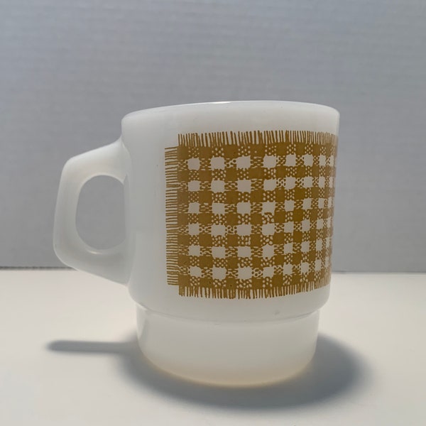Vintage Pyrex-Geschirr von Corning Kaffeetasse, Brauner Karo-Muster-Milchglas-Becher, Hergestellt in den USA, Brauner Karo-Deckenmuster-Becher, Pyrex-Becher