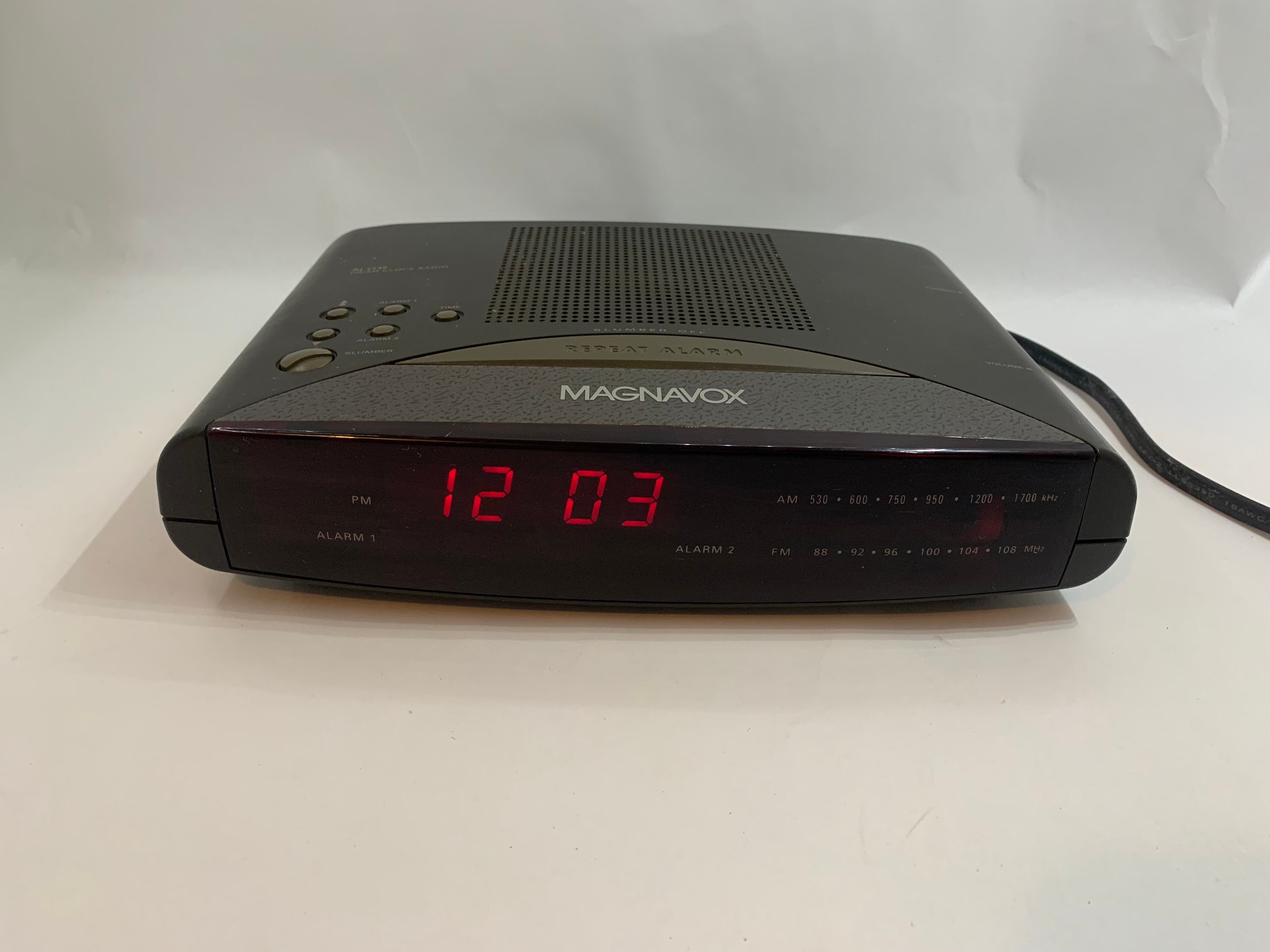 Magnavox AJ3240 Alarm Clock Radio, 2 Alarm Buzz and Radio, Vintage