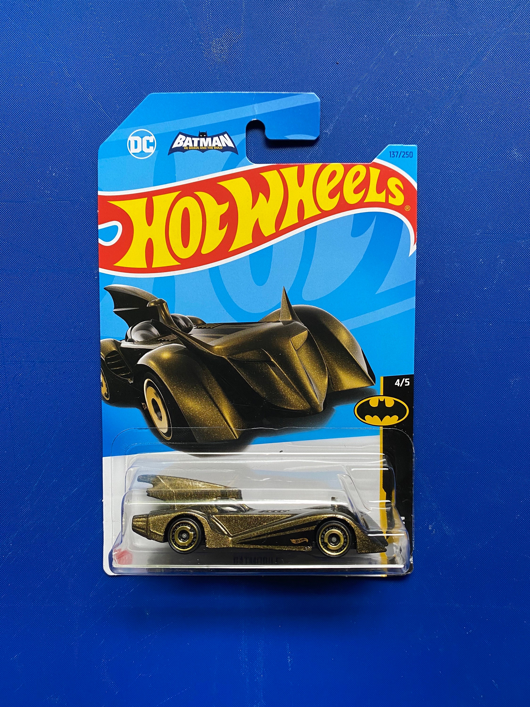 Hot Wheels Batmobile Batman 4/5 Edizione Oro - Modellino Collezionabile 137/250, Prodotto In Malesia - 3
