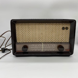 RCA Victor 531F Bakelite Short Wave Radio, Rare 1949 RCA Victor Tube Radio, Tabletop Rca Victor Short wave Radio, His Masters Voice Emblem