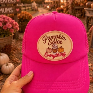 Pumpkin Spice Alles Aufbügler, Kaffee Läufe, Kürbis Patch Besuche, und all Ihre gemütlichen Herbst Vibes, es ist bezaubernd