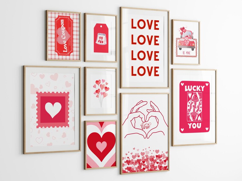 Puede incluir: Una colecci&oacute;n de nueve impresiones enmarcadas con tem&aacute;tica de San Valent&iacute;n. Las impresiones presentan corazones, textos con tem&aacute;tica de amor y otras im&aacute;genes rom&aacute;nticas. Las impresiones son de varios colores, incluyendo rojo, rosa y blanco.