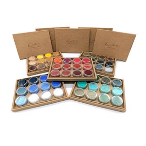 Golden Pigments Collection: 60 high-quality pigments, handmade, natural and synthetic, offering durability, accuracy, and depth.