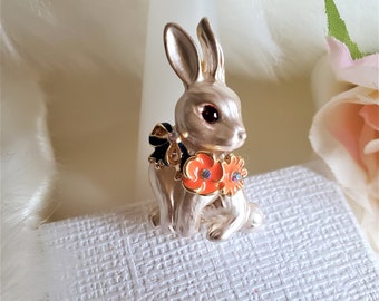 Ivory pink Enamel 14k gold plated rabbit bunny brooch,cubic zirconia,flower brooch,lapel pins,coat accessories,easter bunny accessories