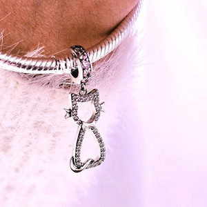 Armbandbedels CAT Charm sterlingzilveren sieraden, dierenzilveren bedels, kattenliefhebbers cadeau, micropave zirkonia zittende kat boog bedel