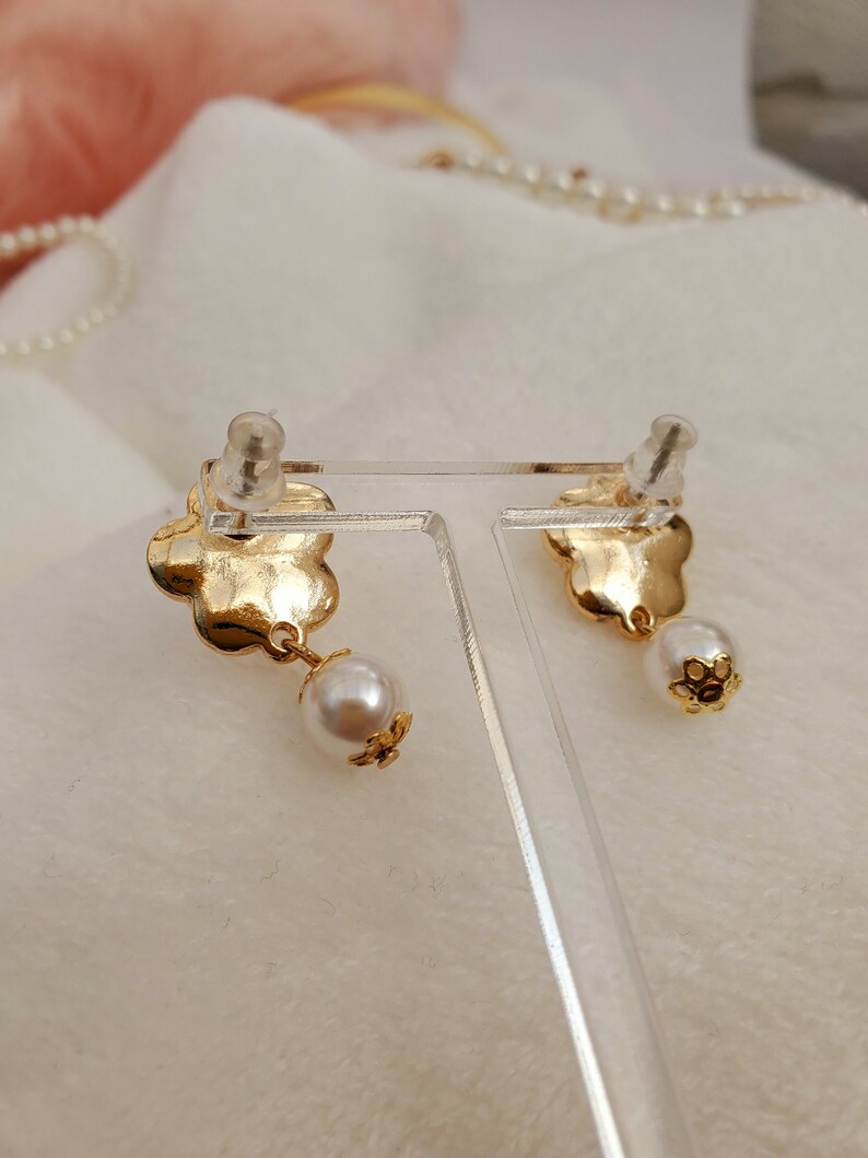 dangling four leaf clover earrings quatrefoil black onyx clover jewellery Ivory white pearl earrings gold plated pearl earrings PR03