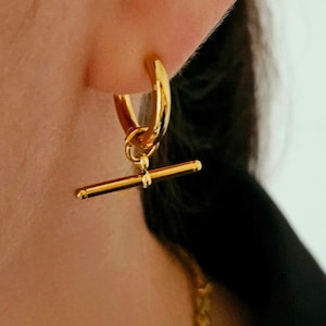 Brincos de argola pendentes antimanchas Tbar, ouro 18k, argolas de gota de barra de equilíbrio, brinco T-bar de ouro vermeil, argolas redondas grossas de ouro, presente