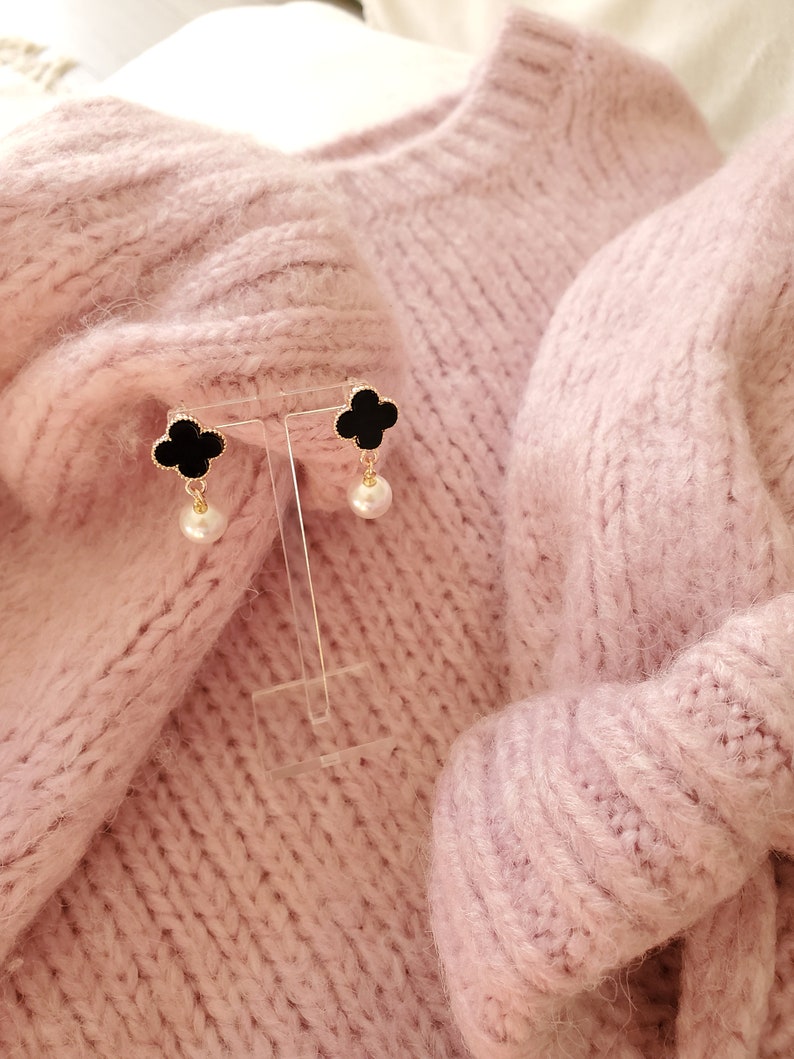 dangling four leaf clover earrings quatrefoil black onyx clover jewellery Ivory white pearl earrings gold plated pearl earrings PR03
