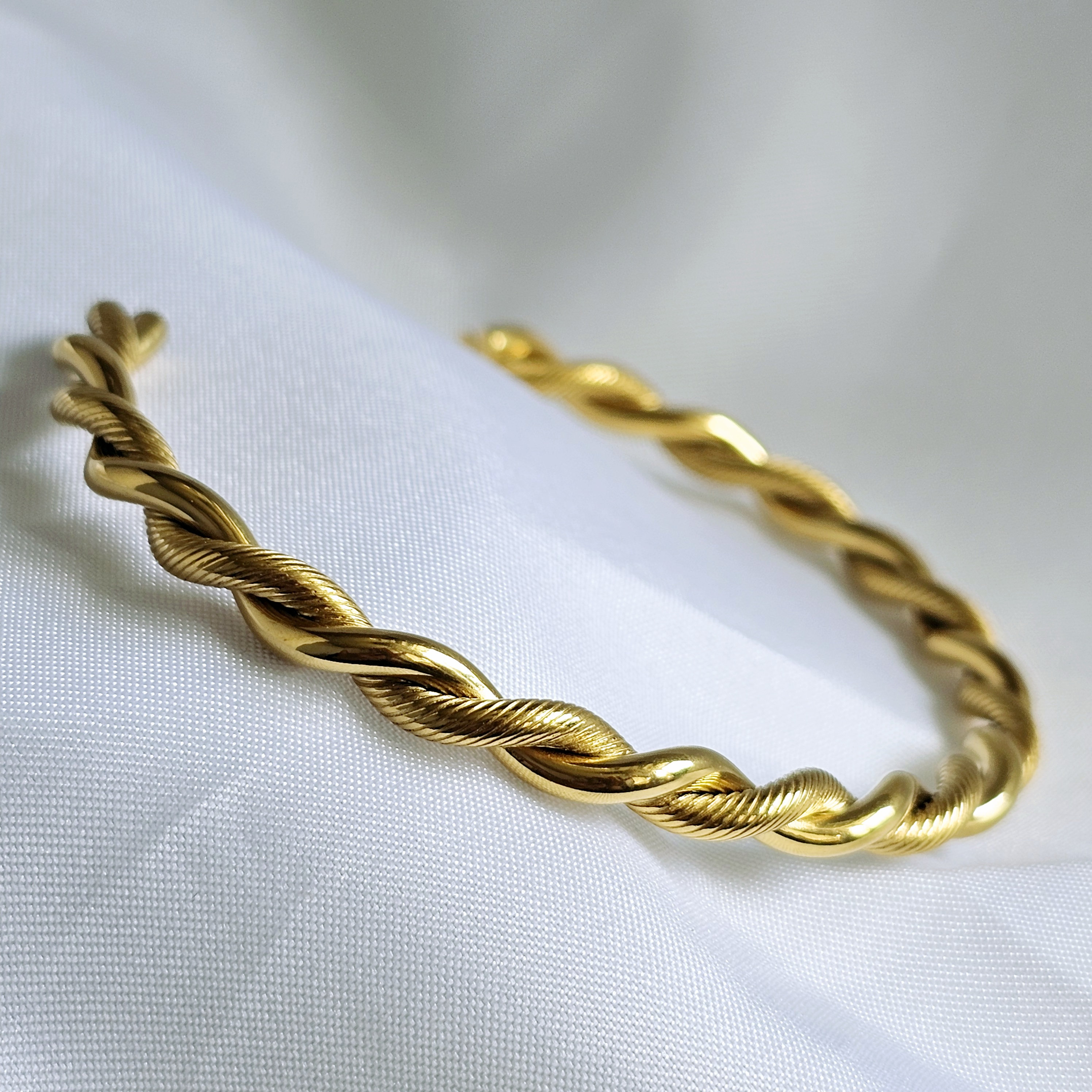 ゴールド編み込みデザインブレスレット18k 編み込みデザイン ブレスレット ゴールドカラー チェーン - メルカリ