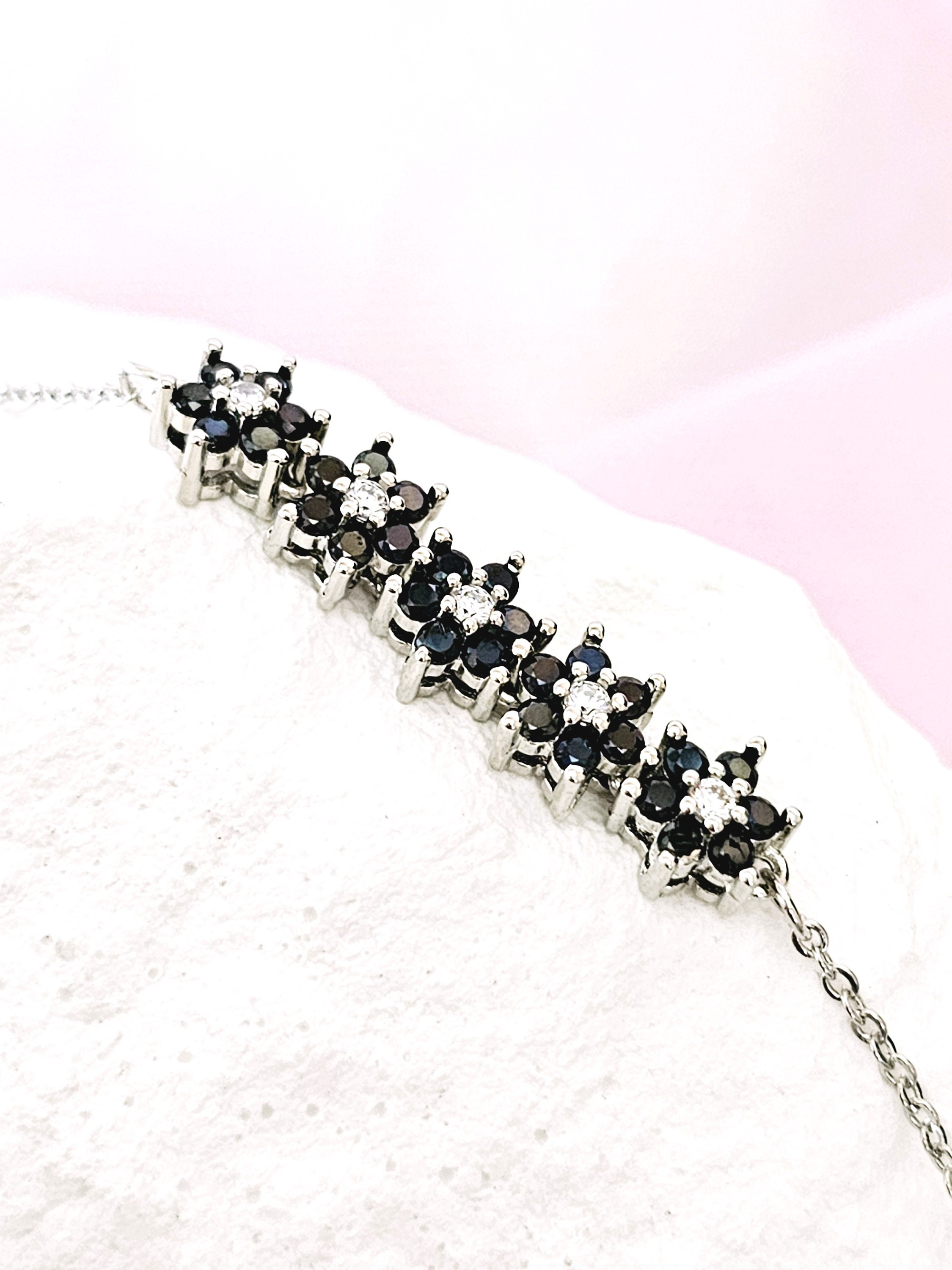 ◆STONEHENgE◆ silver daisy bracelet K1662 il_fullxfull.3150652118_50vz.jpg