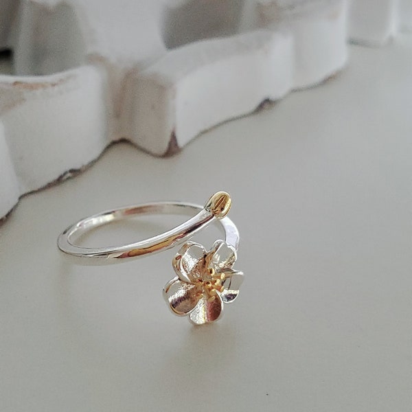 dainty silver ring,daisy open end ring,adjustable textured flower Ring,925 sterling silver,gold plated,gift,wavy ring,floral bud ring,