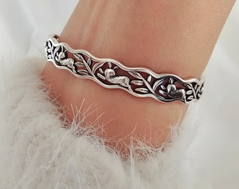 驚きの価格が実現！ Wavy Silver Sterling Vintage Cuff-measures Inside From 6” アクセサリー