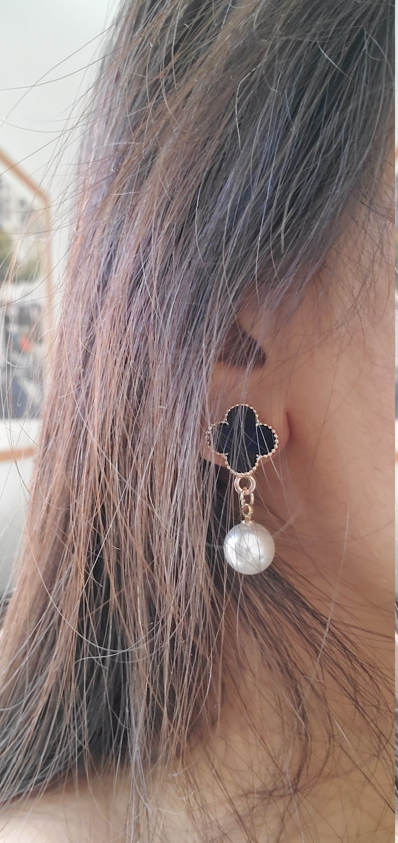 dangling four leaf clover earrings quatrefoil black onyx clover jewellery Ivory white pearl earrings gold plated pearl earrings PR03