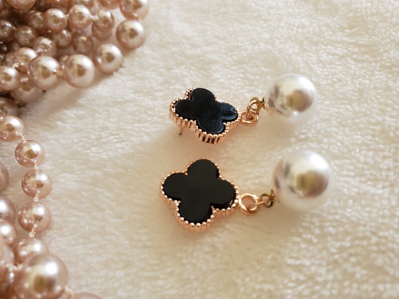 dangling four leaf clover earrings quatrefoil black onyx clover jewellery Ivory white pearl earrings gold plated pearl earrings PR03